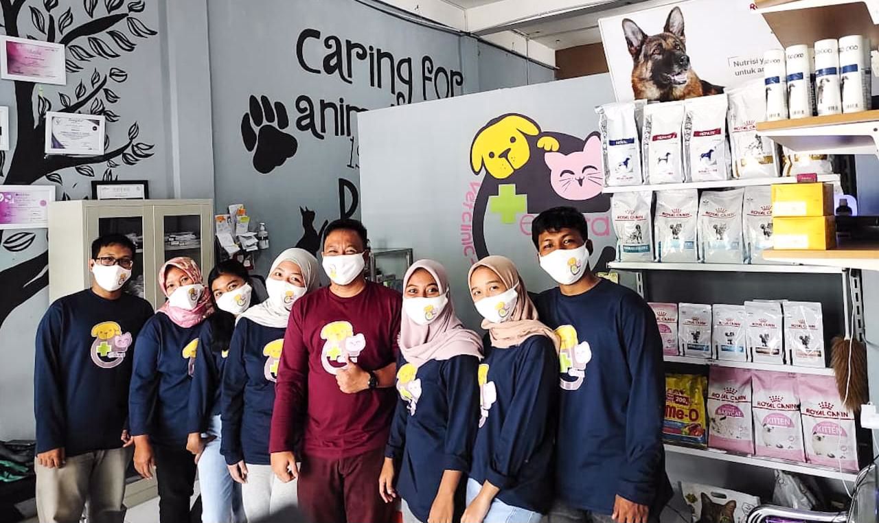 A photo of the professional and dedicated team behind Eldora Veterinary Clinic.