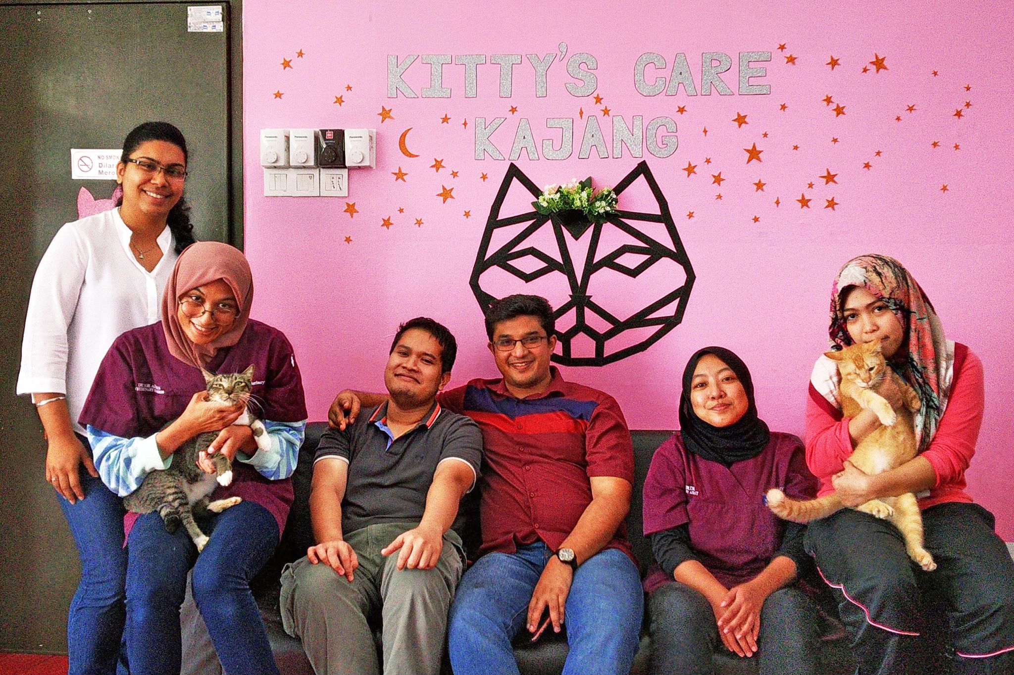 Shivam posing for a photo with the team of Klinik Haiwan Dan Surgery Kitty