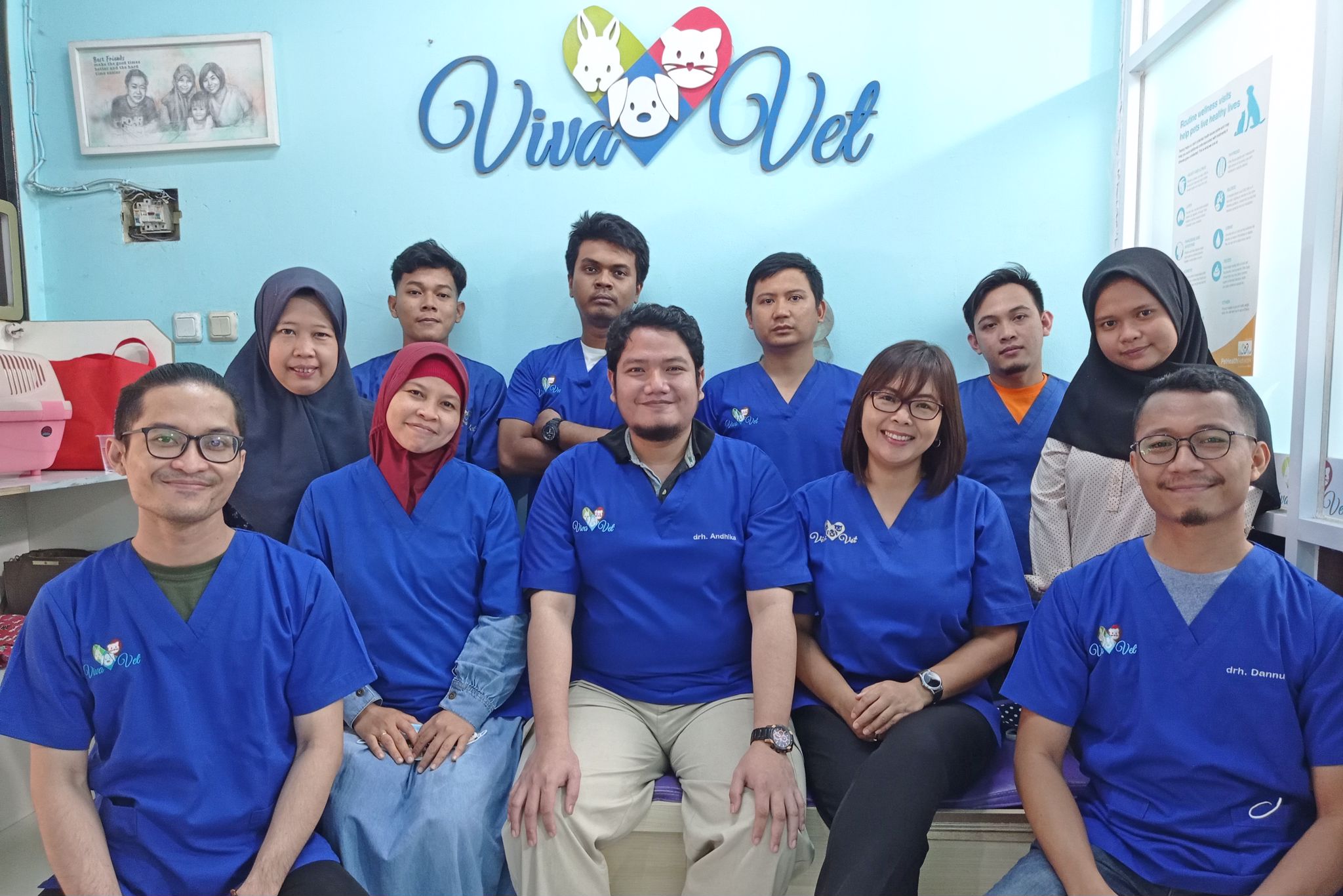 A professional team photo of Viva Vet Animal Care.