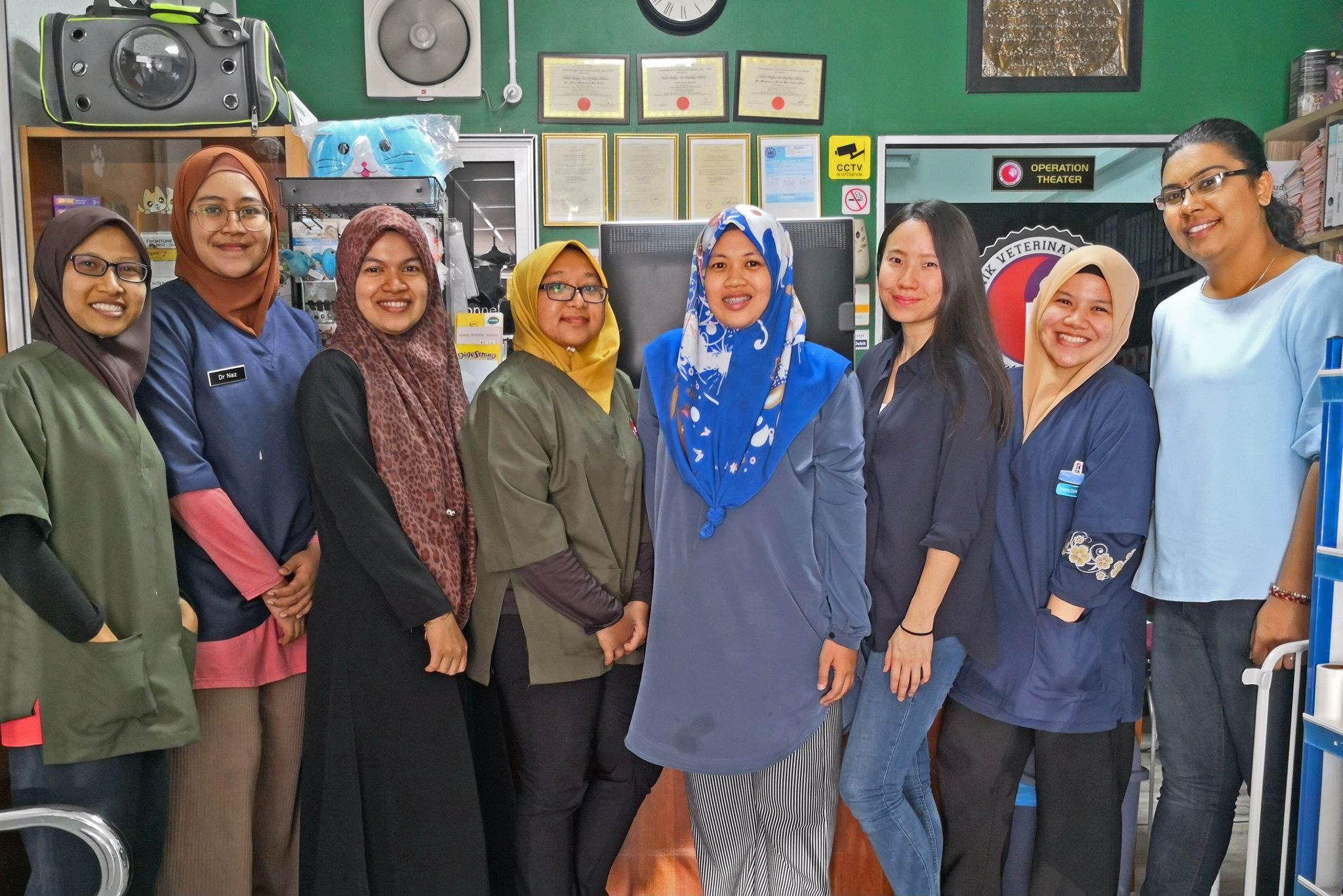 The cheerful team of Klinik Haiwan Bertam posing together with Soo and Shivam for a photo after the onsite training session.
