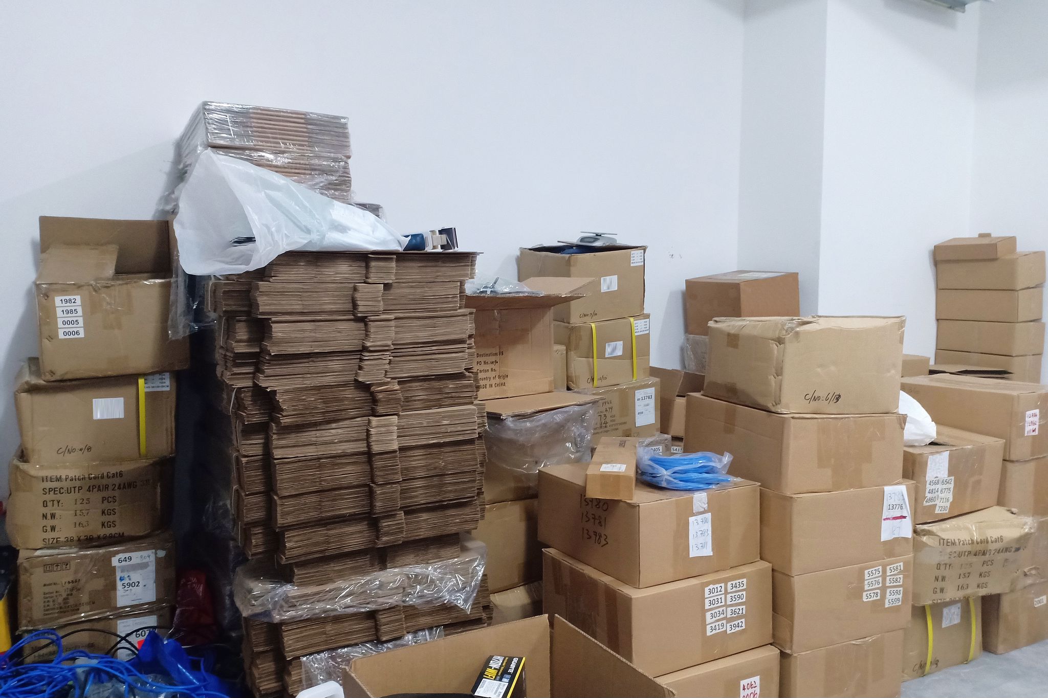 This is a common sight in the warehouse of an e-commerce business. It is a hectic industry hence it is crucial to be advanced in technology in order to compete and be efficient to ensure smooth business processes and happy customers.