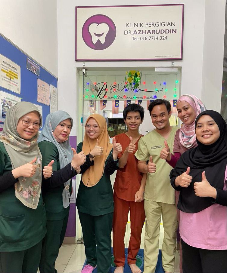 Team photo of  Klinik Pergigian Dr Azharuddin