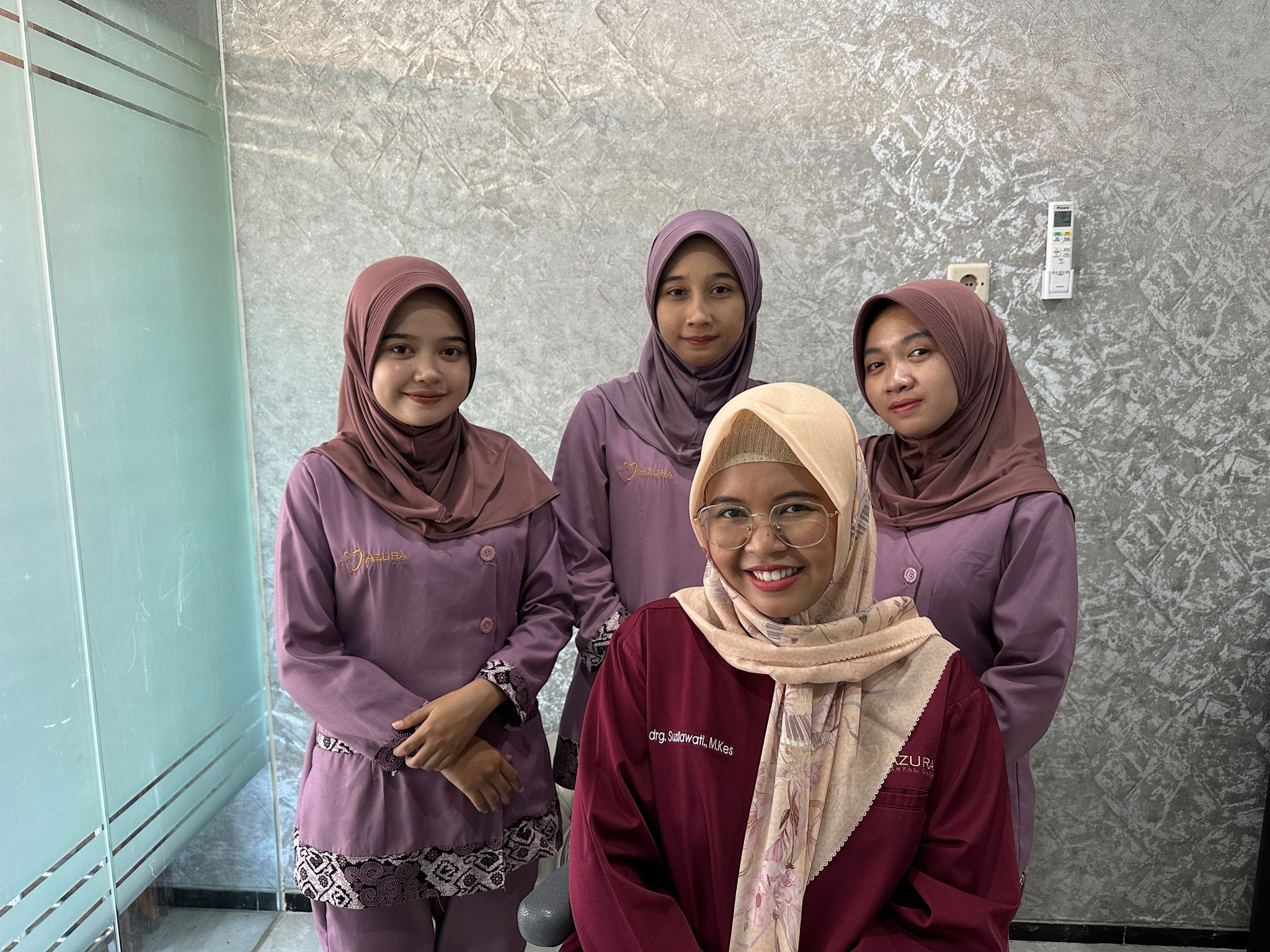Tim Hebat di Azura Dental Care