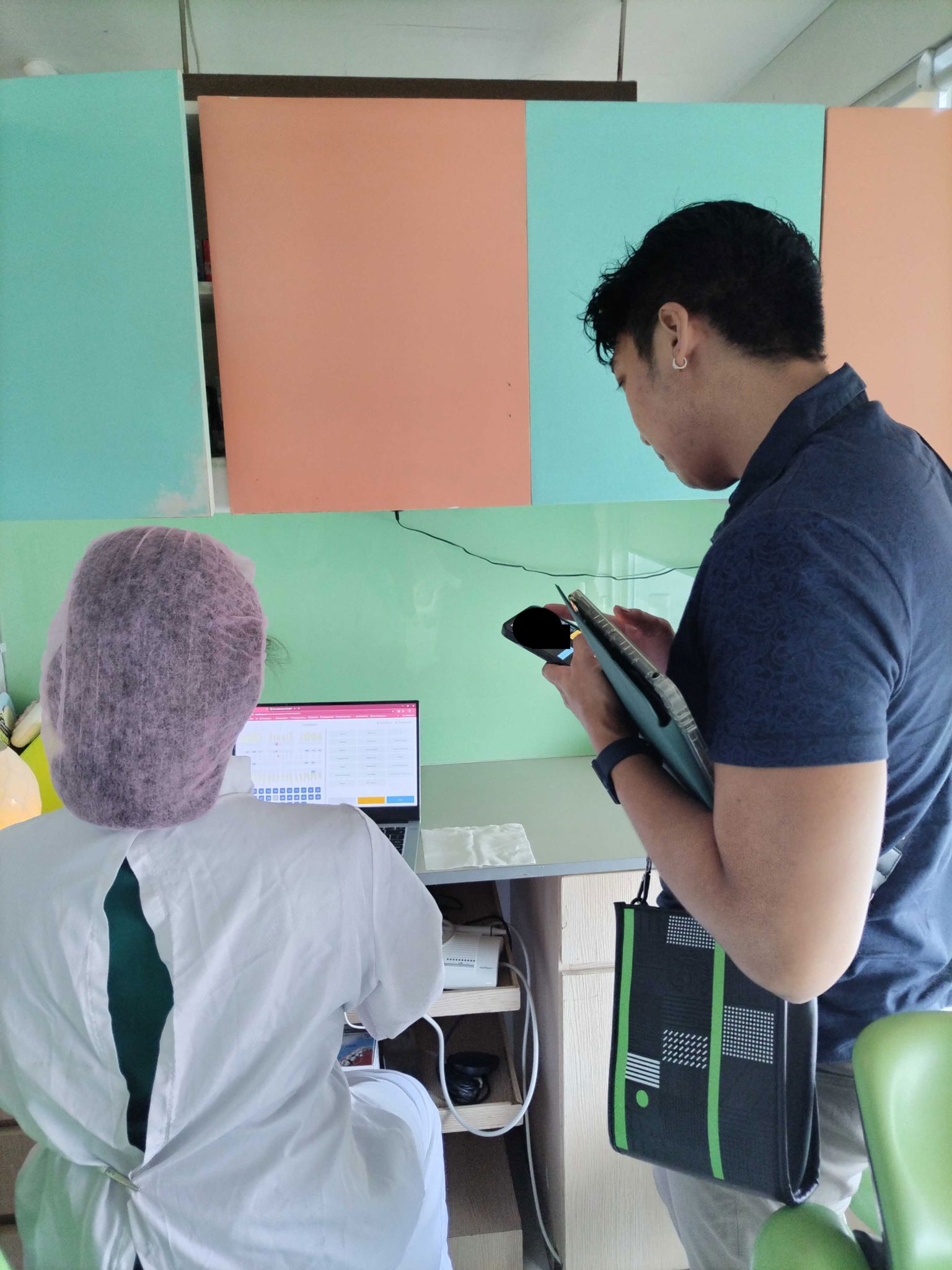 Coi observing the dentist while using the dental chart